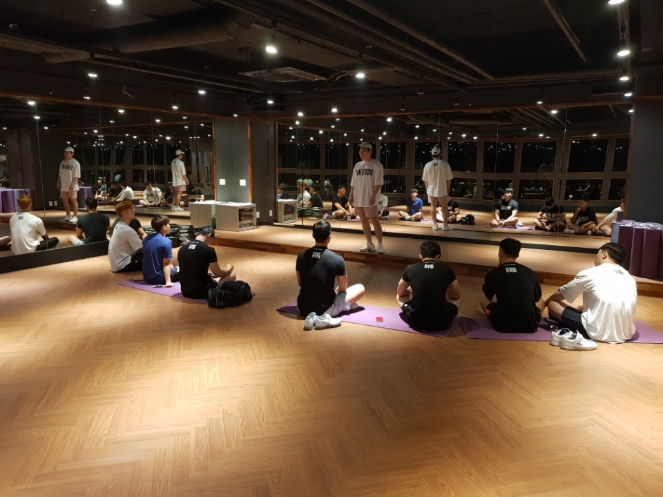 /user/s/stronggym/editor/1809/b3ae3051d0ba5e6a0e04f7e86990dc13_1538135791_334.jpg 이미지크게보기