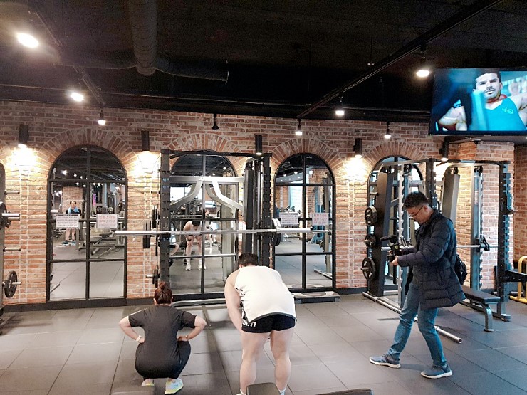 /user/s/stronggym/editor/1905/de0c15cc4b1e66c4f5b76dd25b902519_1558935013_0334.jpg 이미지크게보기