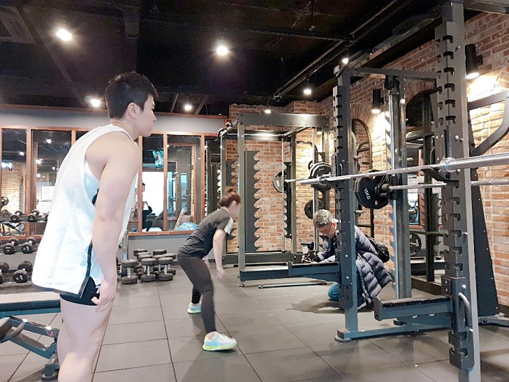 /user/s/stronggym/editor/1905/de0c15cc4b1e66c4f5b76dd25b902519_1558935013_1797.jpg 이미지크게보기